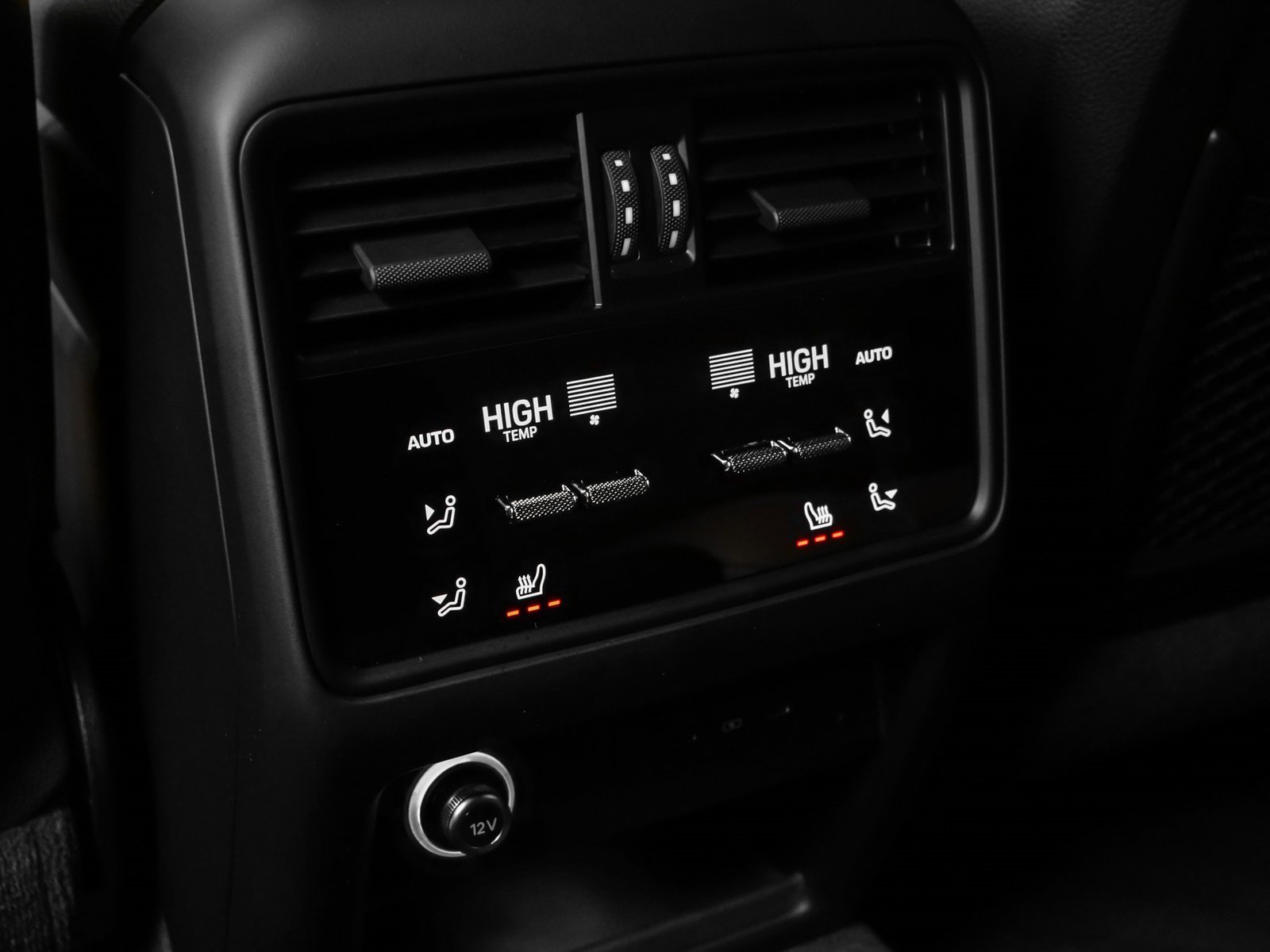 Used 2025 Porsche Cayenne image 38