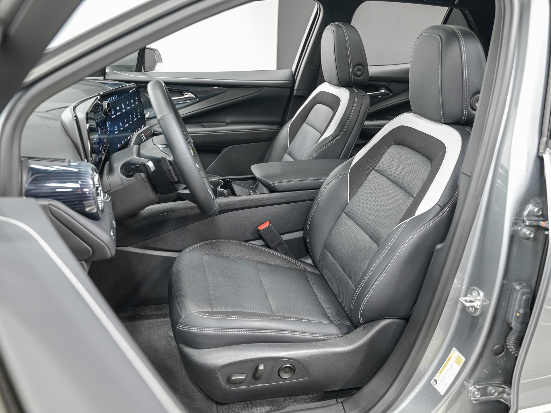 Used 2024 Chevrolet Blazer EV LT AWD/4WD image 16