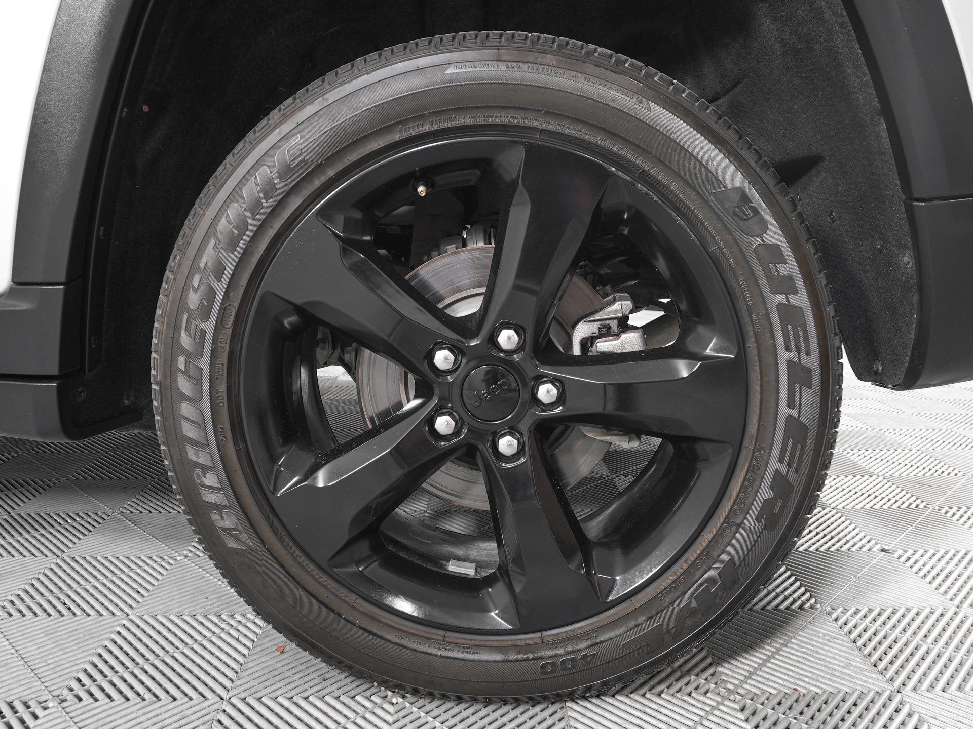 Used 2023 Jeep Grand Cherokee Altitude AWD/4WD image 31