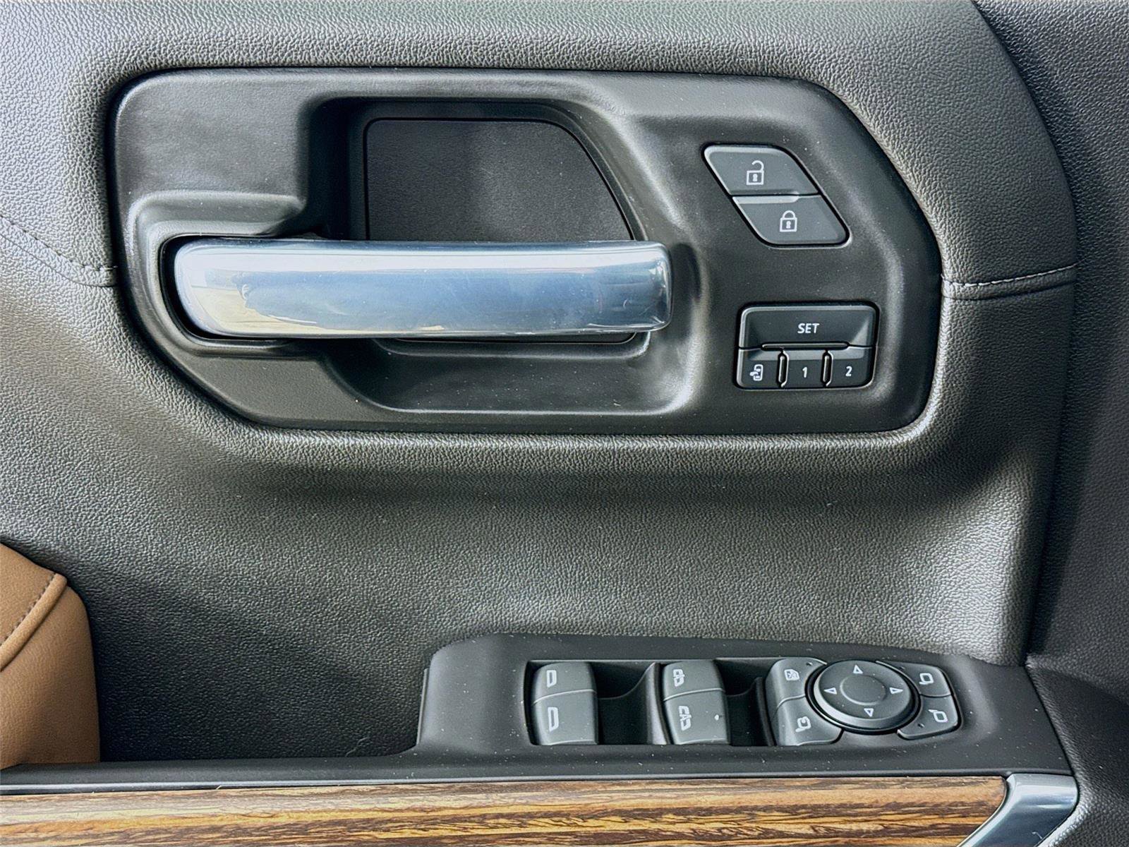 Used 2022 Chevrolet Silverado 1500 High Country w/ Technology Package image 18