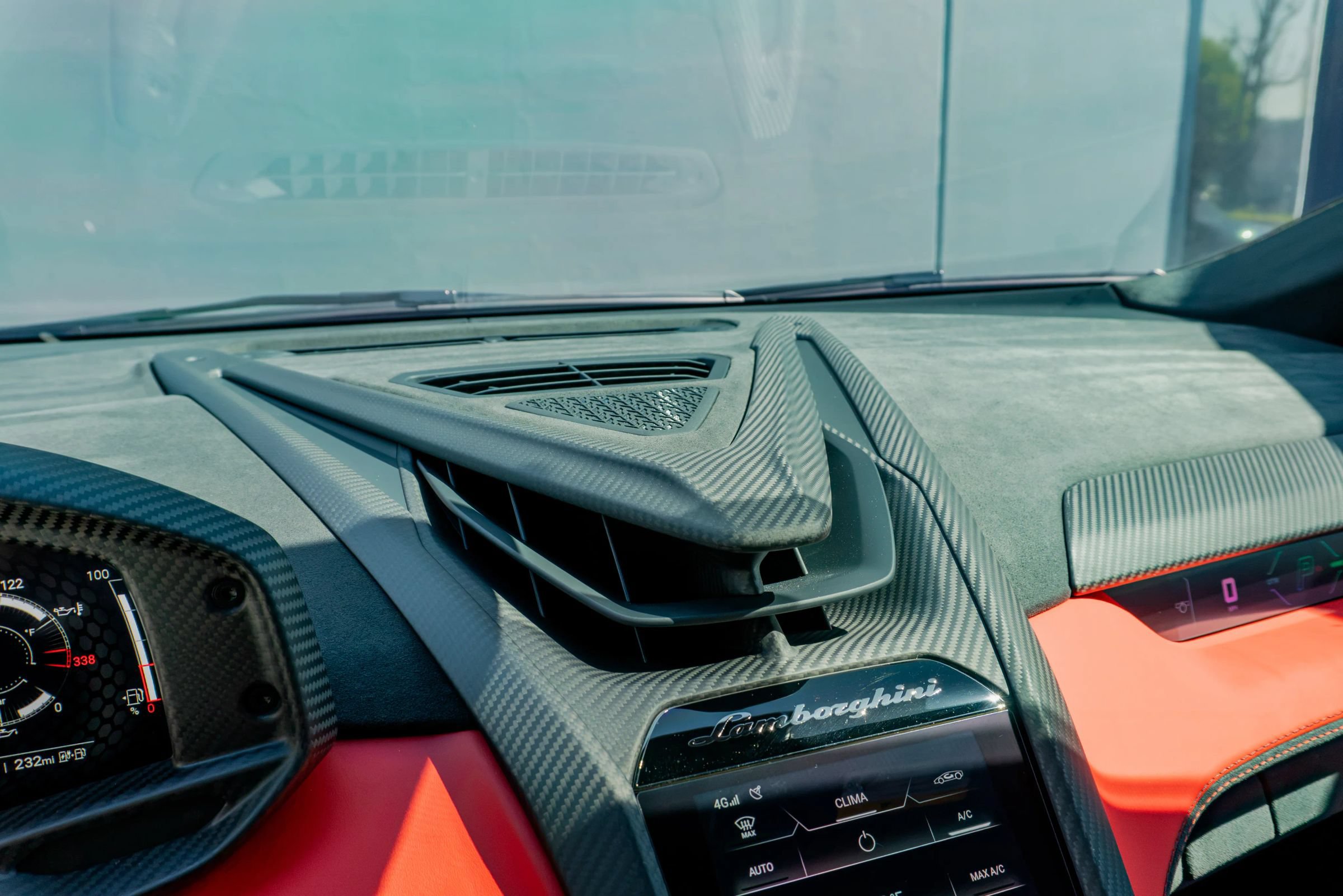 Used 2025 Lamborghini Revuelto AWD/4WD image 15