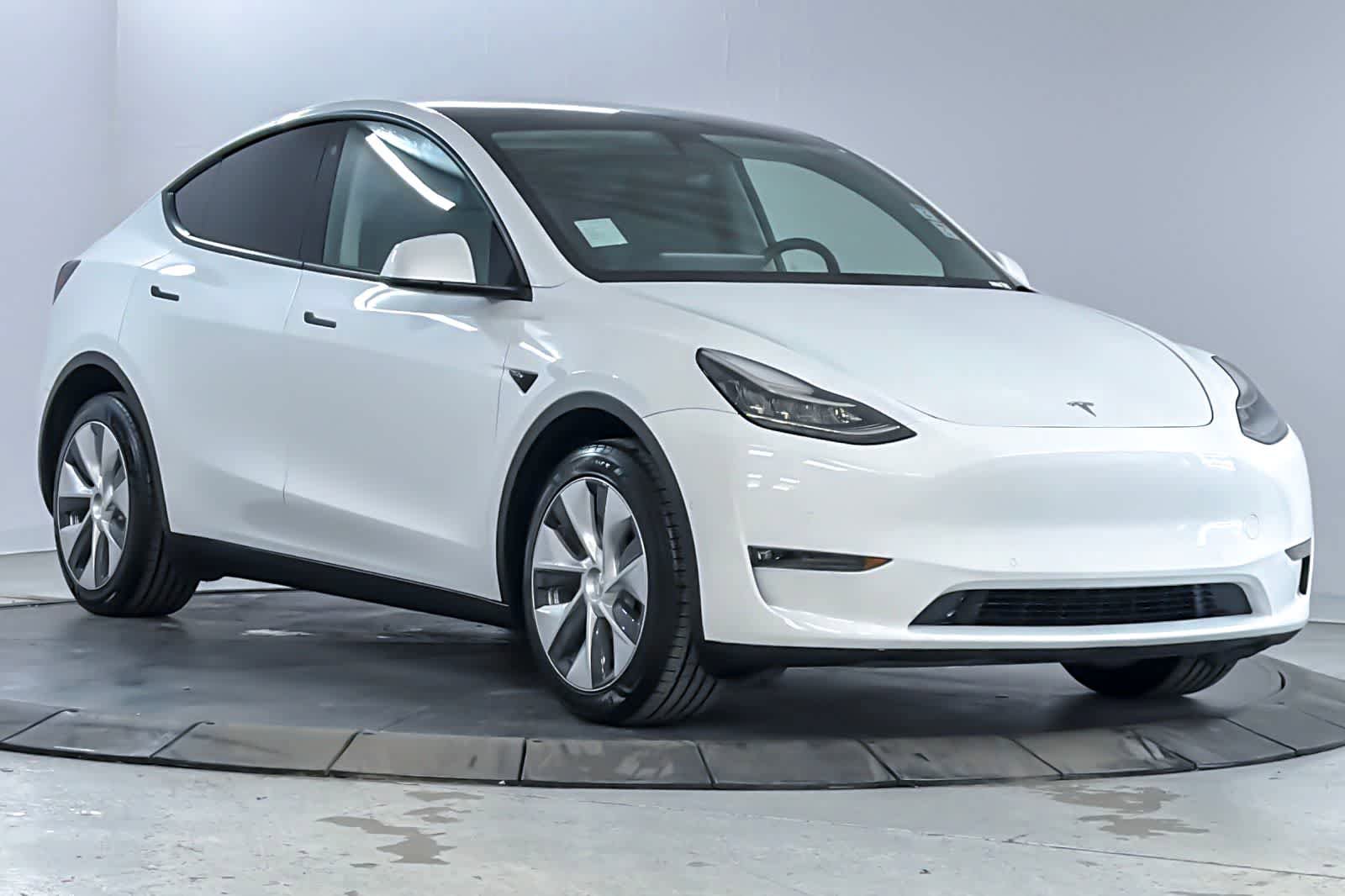 Used 2022 Tesla Model Y Long Range AWD/4WD image 9