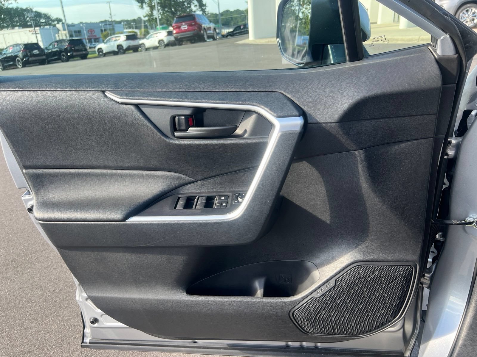 Used 2025 Toyota RAV4 LE FWD image 20