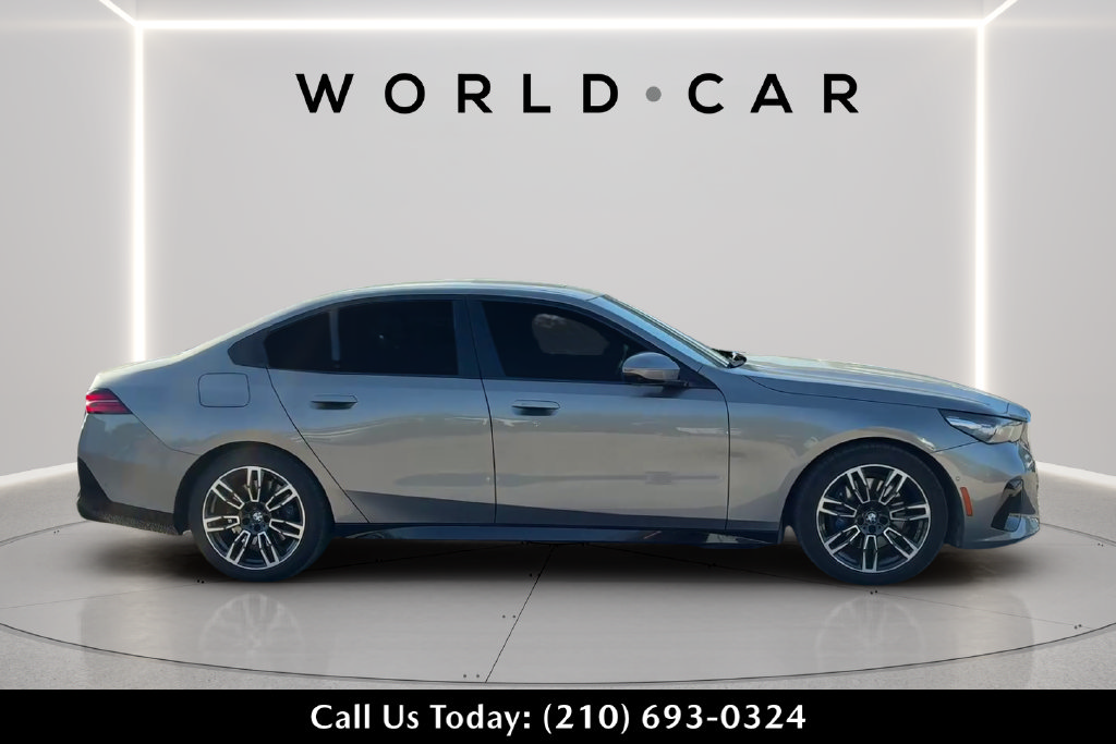 Used 2024 BMW 530i RWD image 2