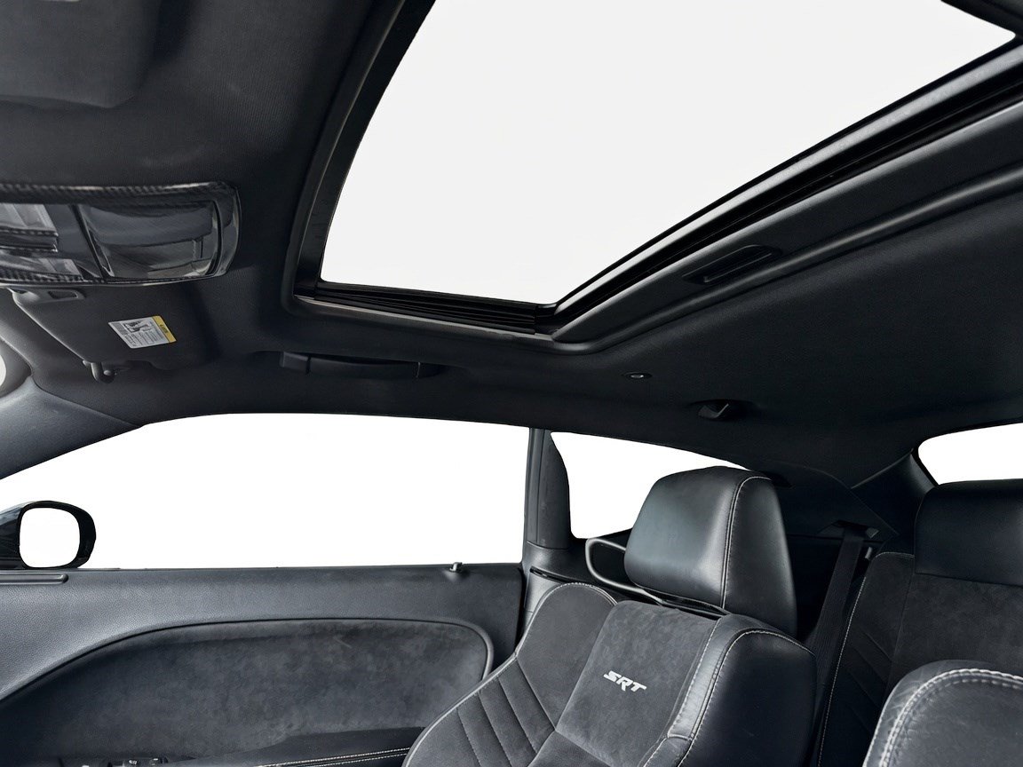 Used 2015 Dodge Challenger SRT RWD image 15