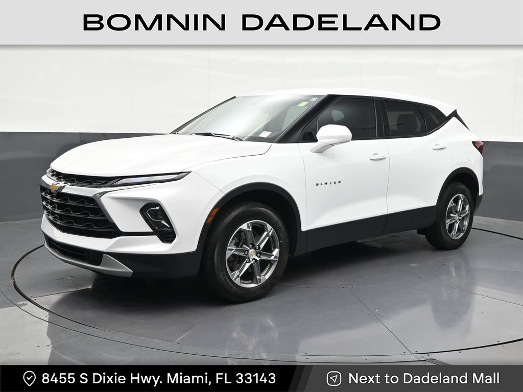 Used 2024 Chevrolet Blazer LT FWD image 1