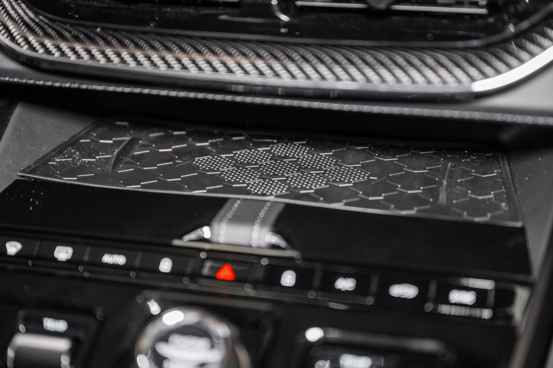 Used 2025 Aston Martin DBX 707 image 35