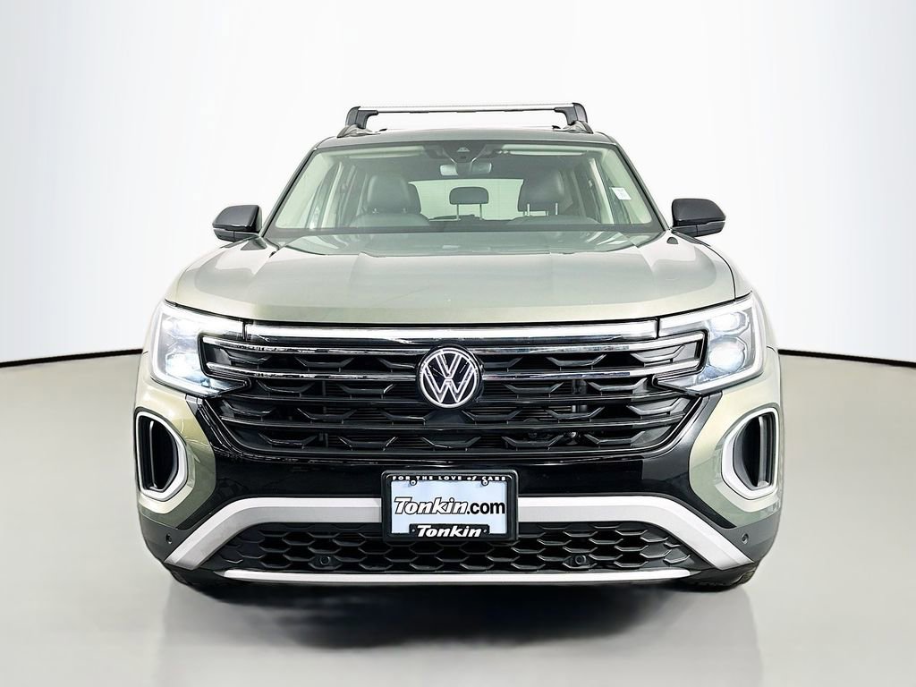 Used 2025 Volkswagen Atlas Peak Edition SE AWD/4WD image 3