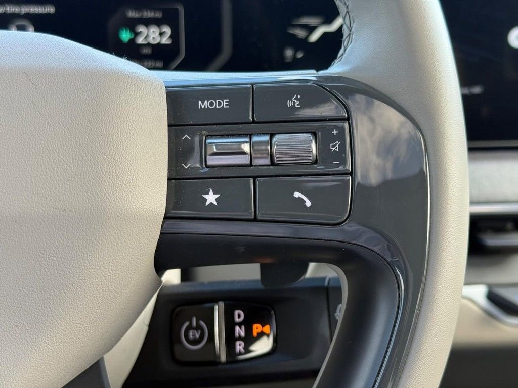 Used 2024 Kia EV9 Land image 21