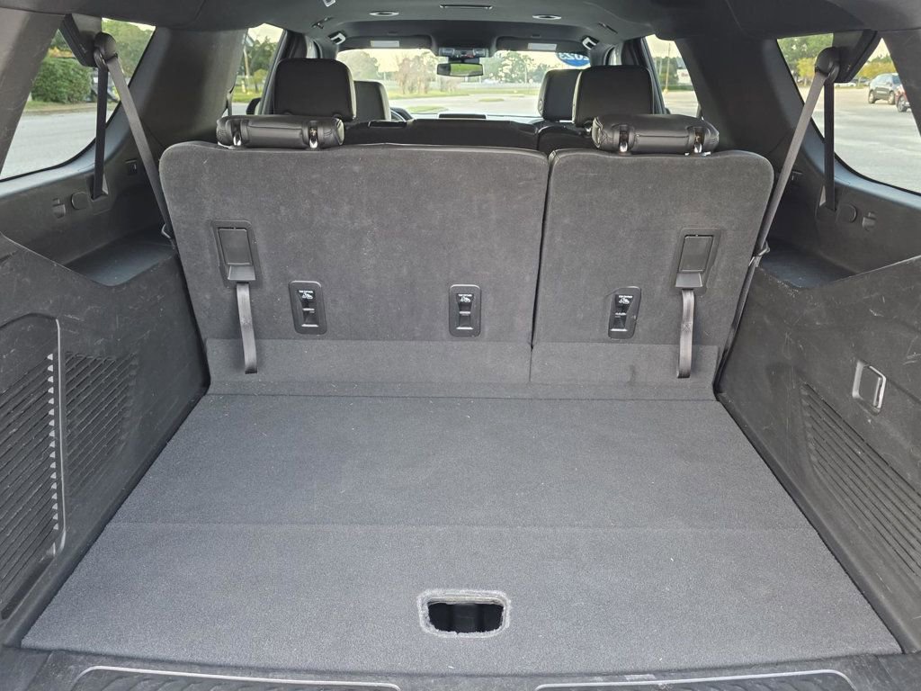 Used 2023 Chevrolet Suburban LT image 12