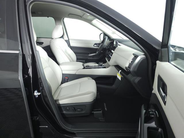 New 2025 Nissan Pathfinder SL AWD/4WD image 12