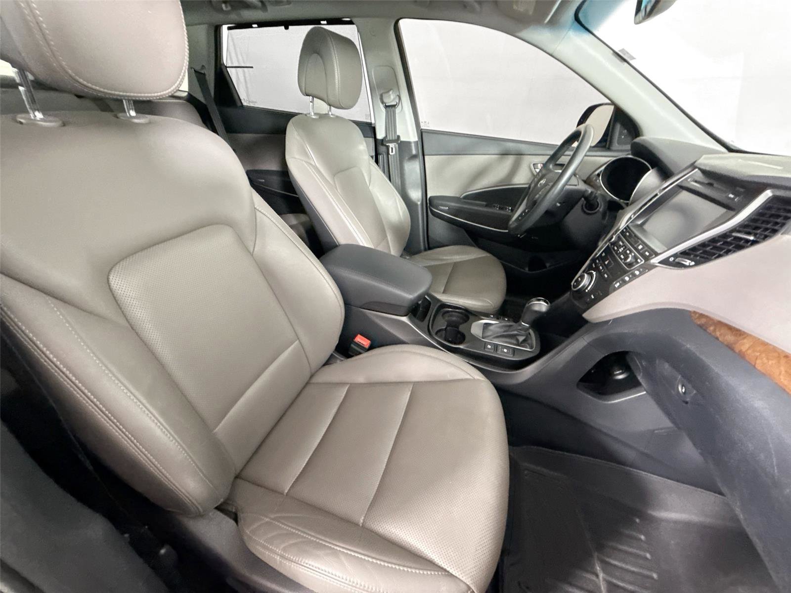 Used 2017 Hyundai Santa Fe SE image 50