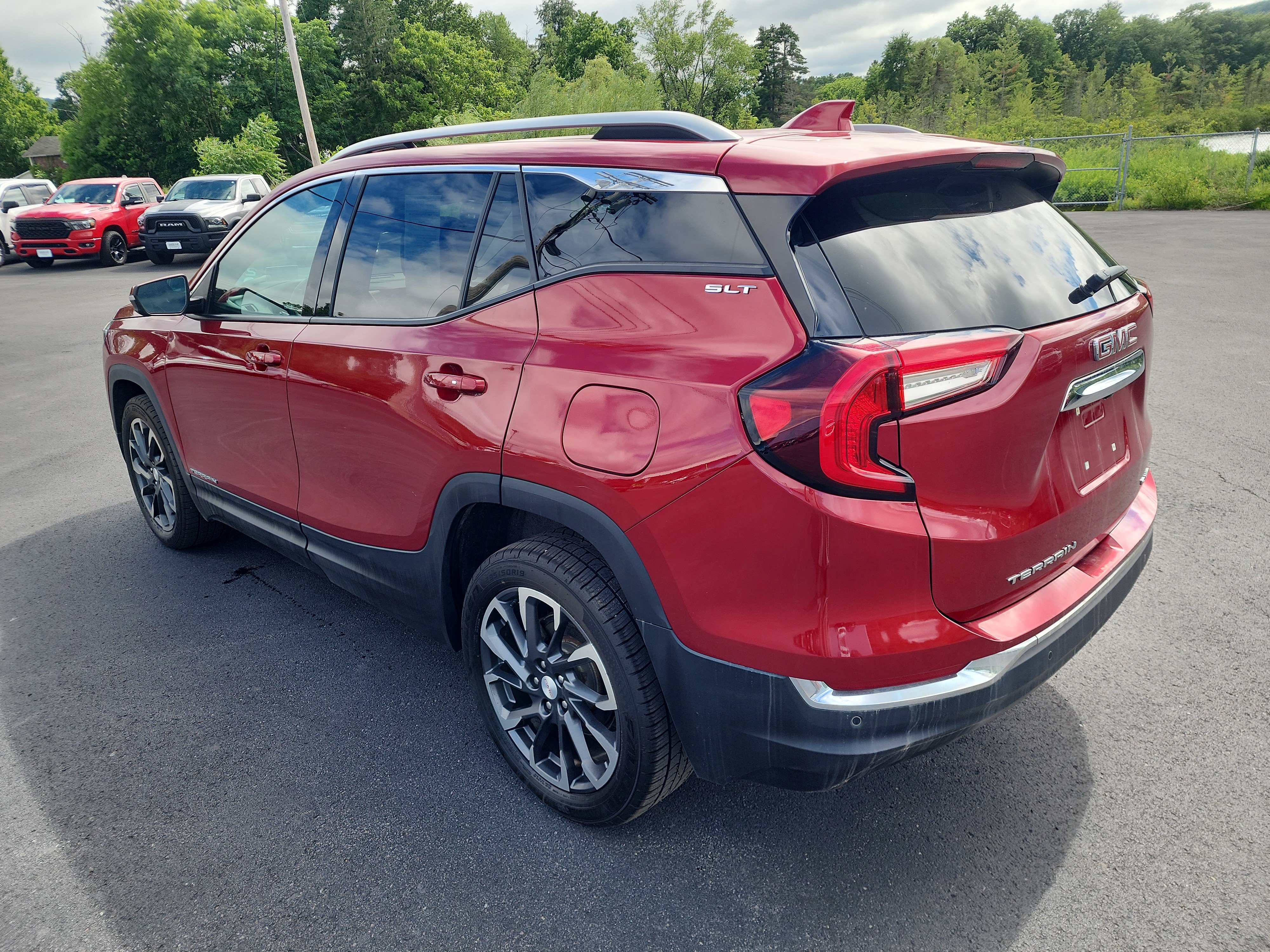 Certified 2022 GMC Terrain SLT w/ Infotainment Package II AWD/4WD image 6