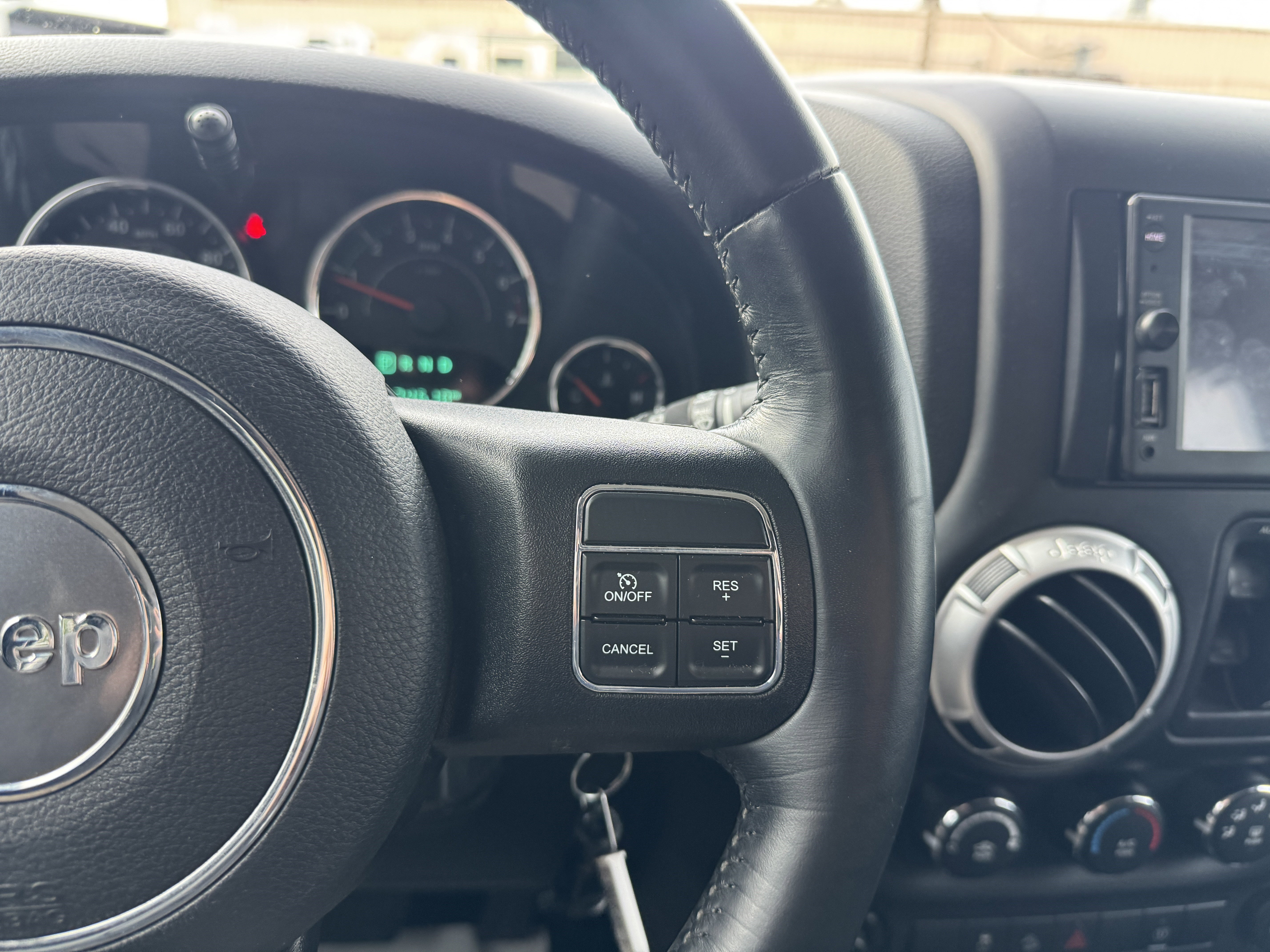 Used 2015 Jeep Wrangler Unlimited Sahara w/ Connectivity Group AWD/4WD image 23