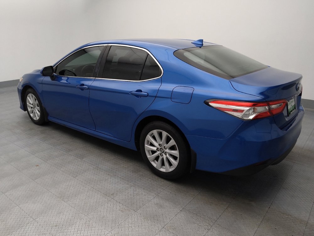 Used 2020 Toyota Camry LE image 3
