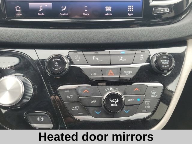 Used 2023 Chrysler Pacifica Touring-L image 9