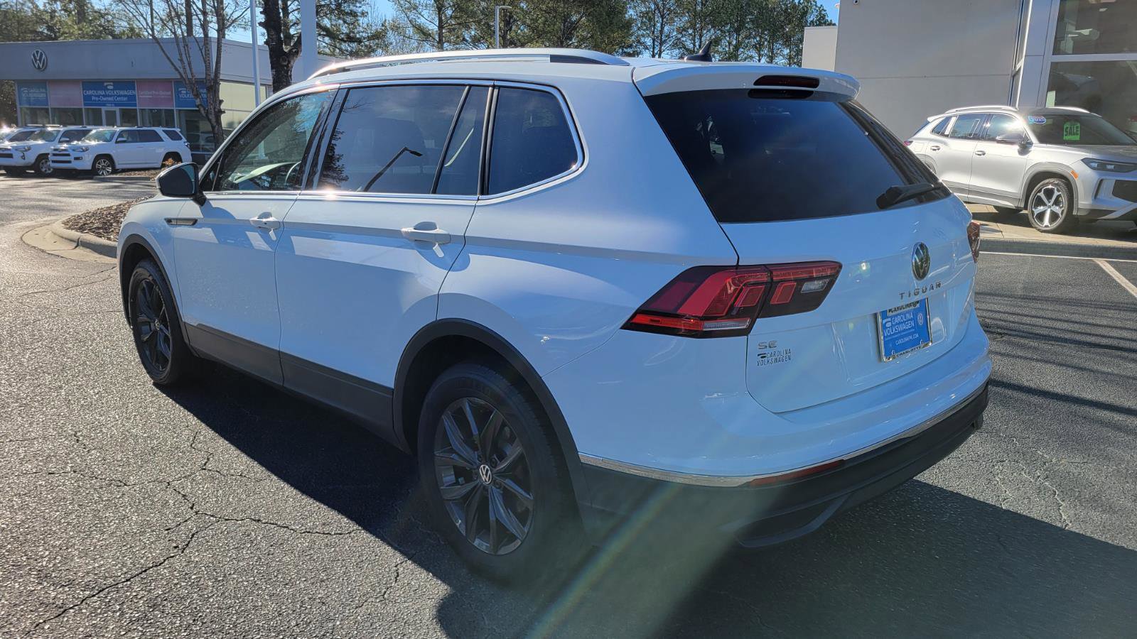 Certified 2024 Volkswagen Tiguan SE image 3