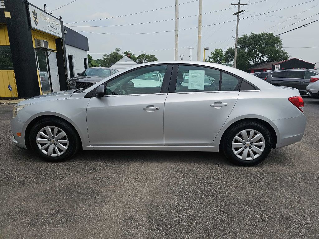 Used 2011 Chevrolet Cruze LS image 12