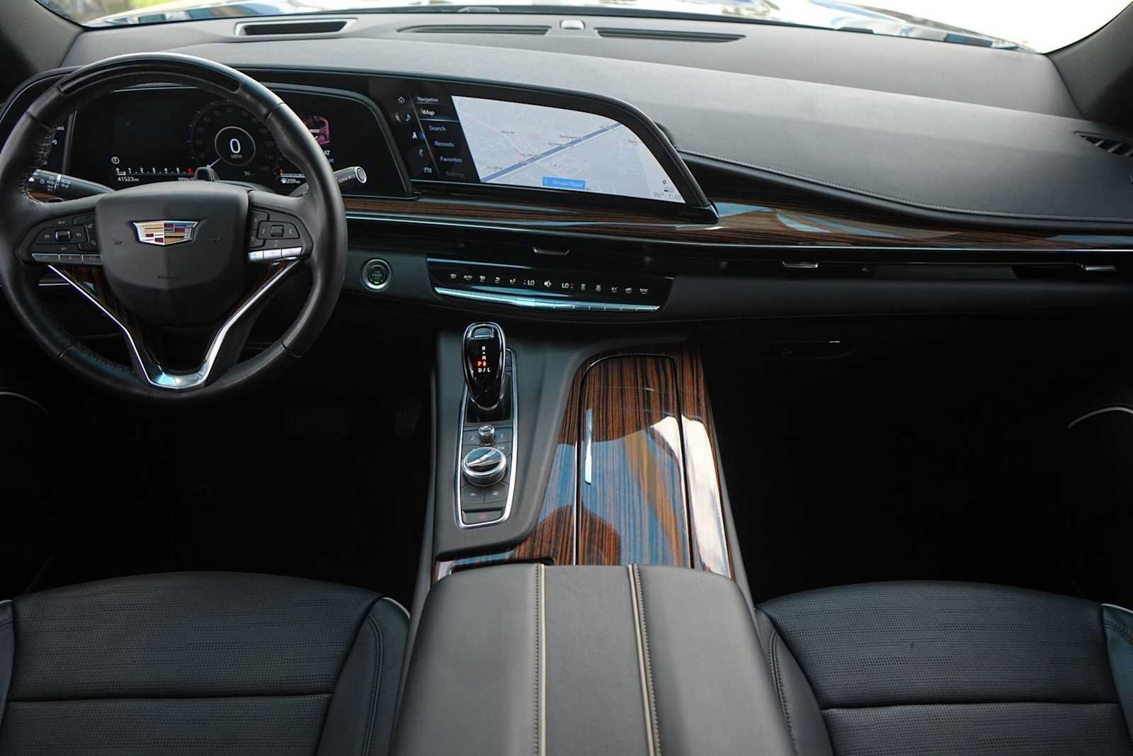 Used 2024 Cadillac Escalade ESV Premium Luxury RWD image 10