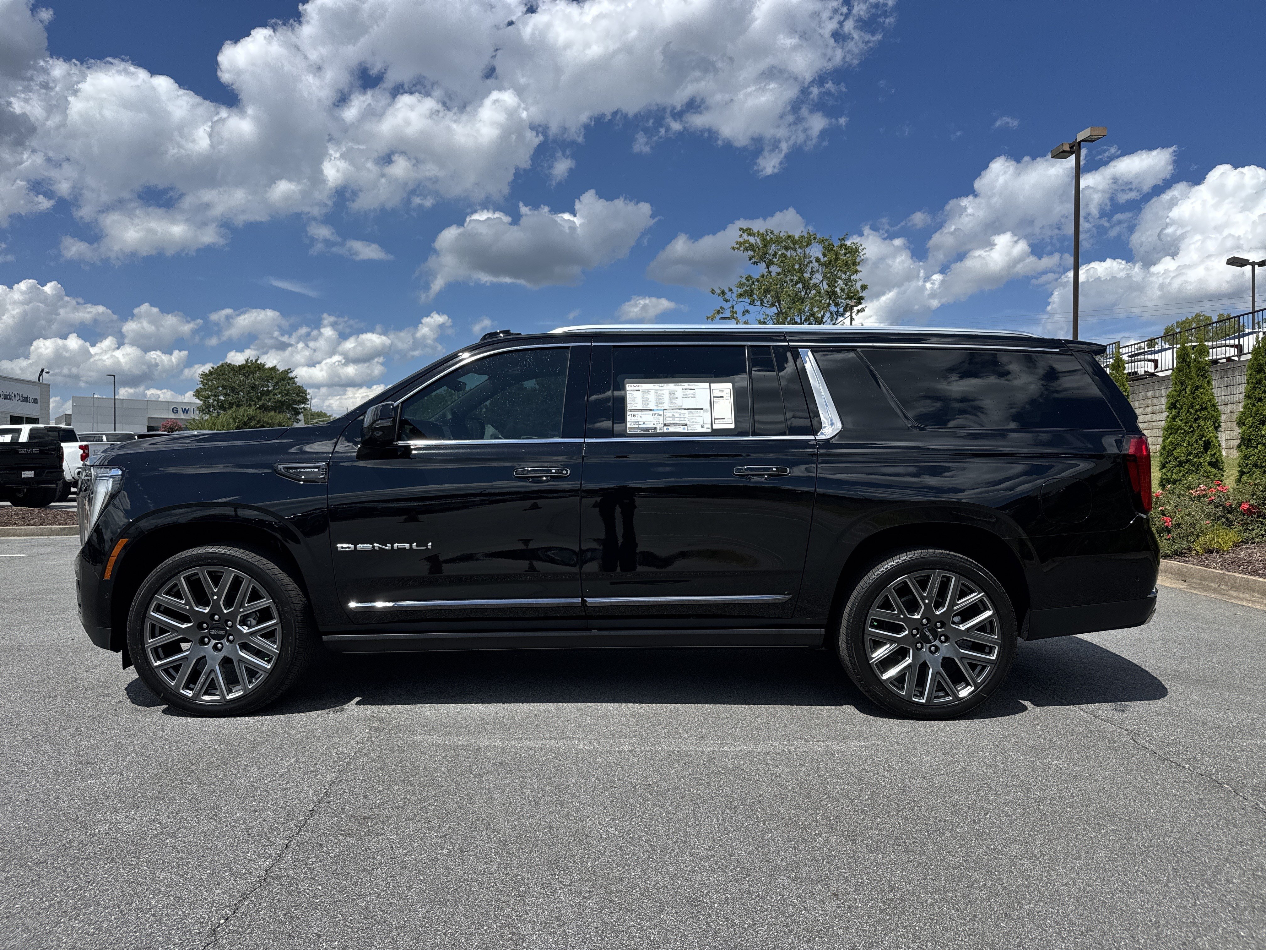 New 2026 GMC Yukon XL Denali Ultimate AWD/4WD image 7