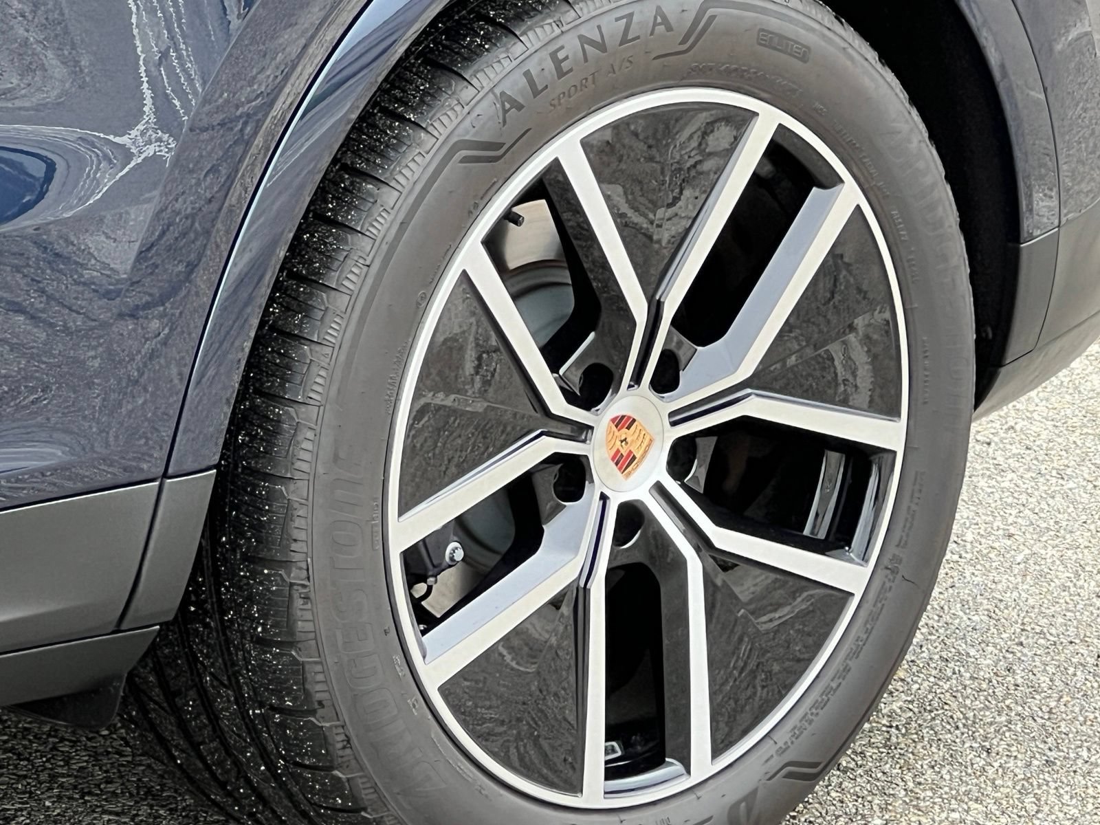 Certified 2026 Porsche Cayenne E-Hybrid AWD/4WD image 14