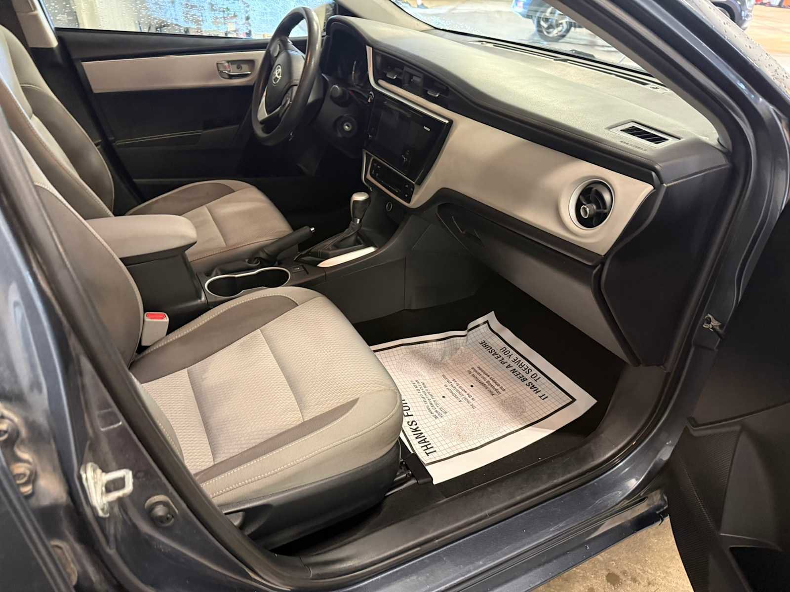 Used 2017 Toyota Corolla LE FWD image 27