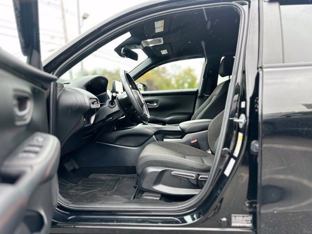 Used 2025 Honda HR-V Sport image 11