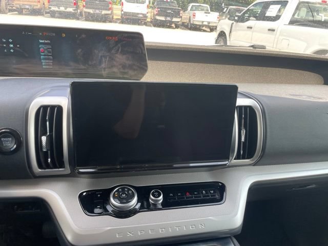 Used 2025 Ford Expedition Max Active RWD image 11
