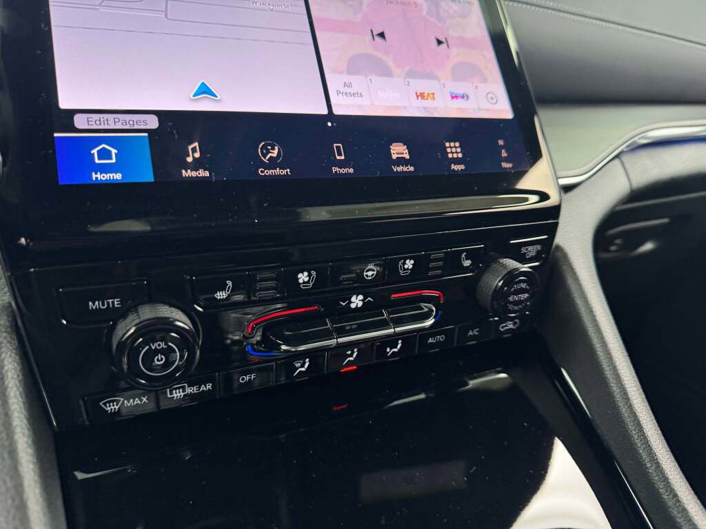 New 2025 Jeep Grand Cherokee Overland image 33