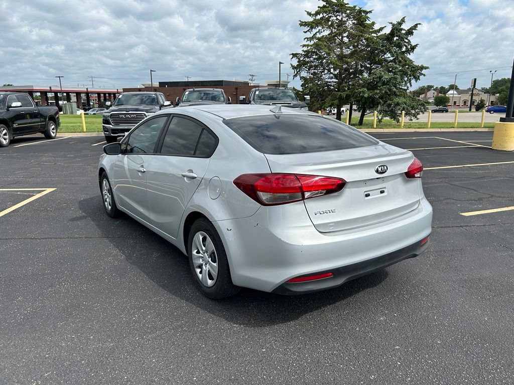 Used 2017 Kia Forte LX w/ LX Popular Package FWD image 5
