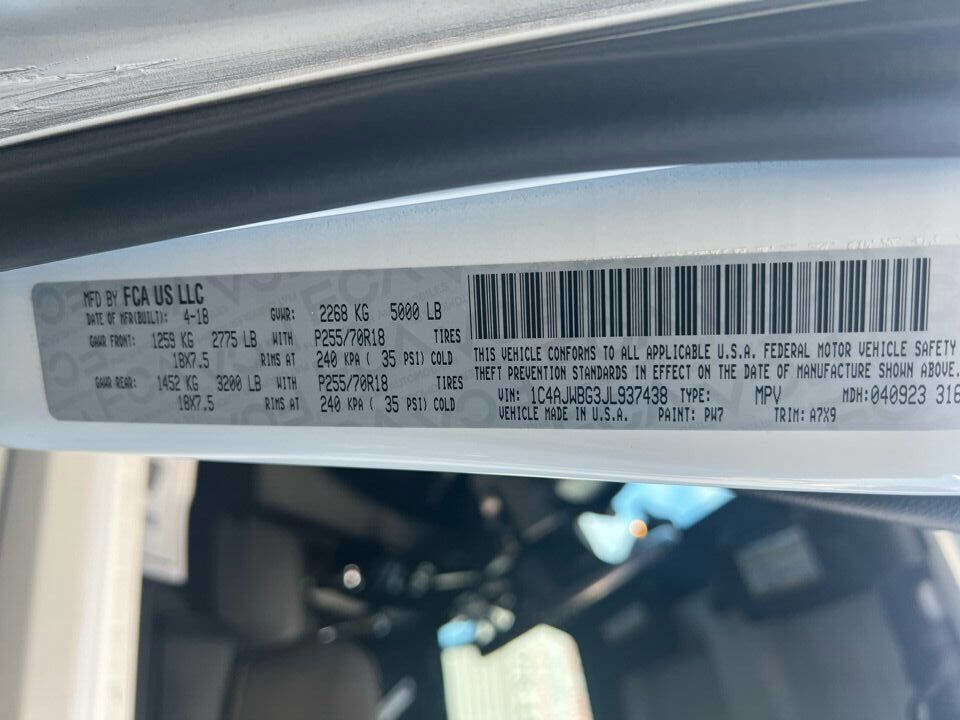 Used 2018 Jeep Wrangler Sahara w/ Connectivity Group image 37