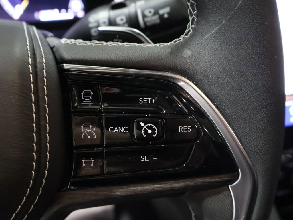 Used 2023 Jeep Grand Cherokee Overland w/ Luxury Tech Group IV image 34