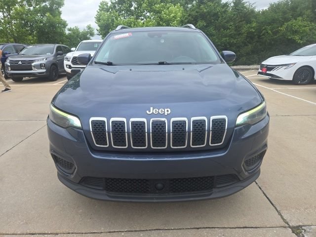 Used 2021 Jeep Cherokee Latitude FWD image 2