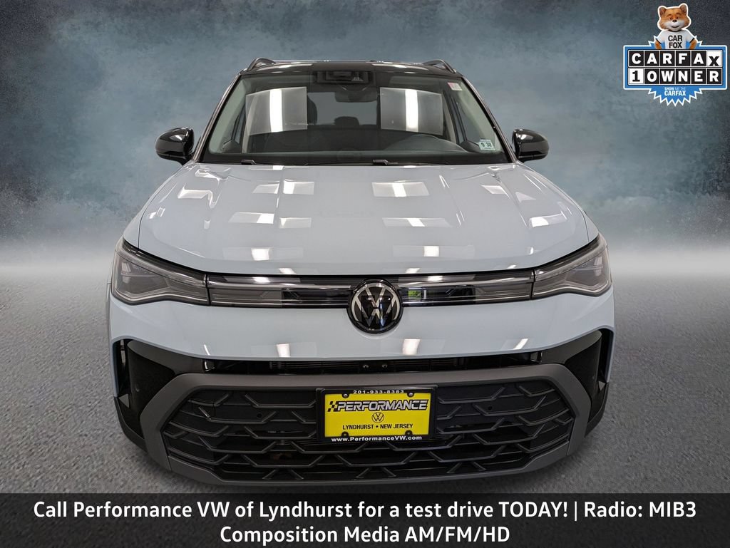 Used 2025 Volkswagen Taos SE AWD/4WD image 2