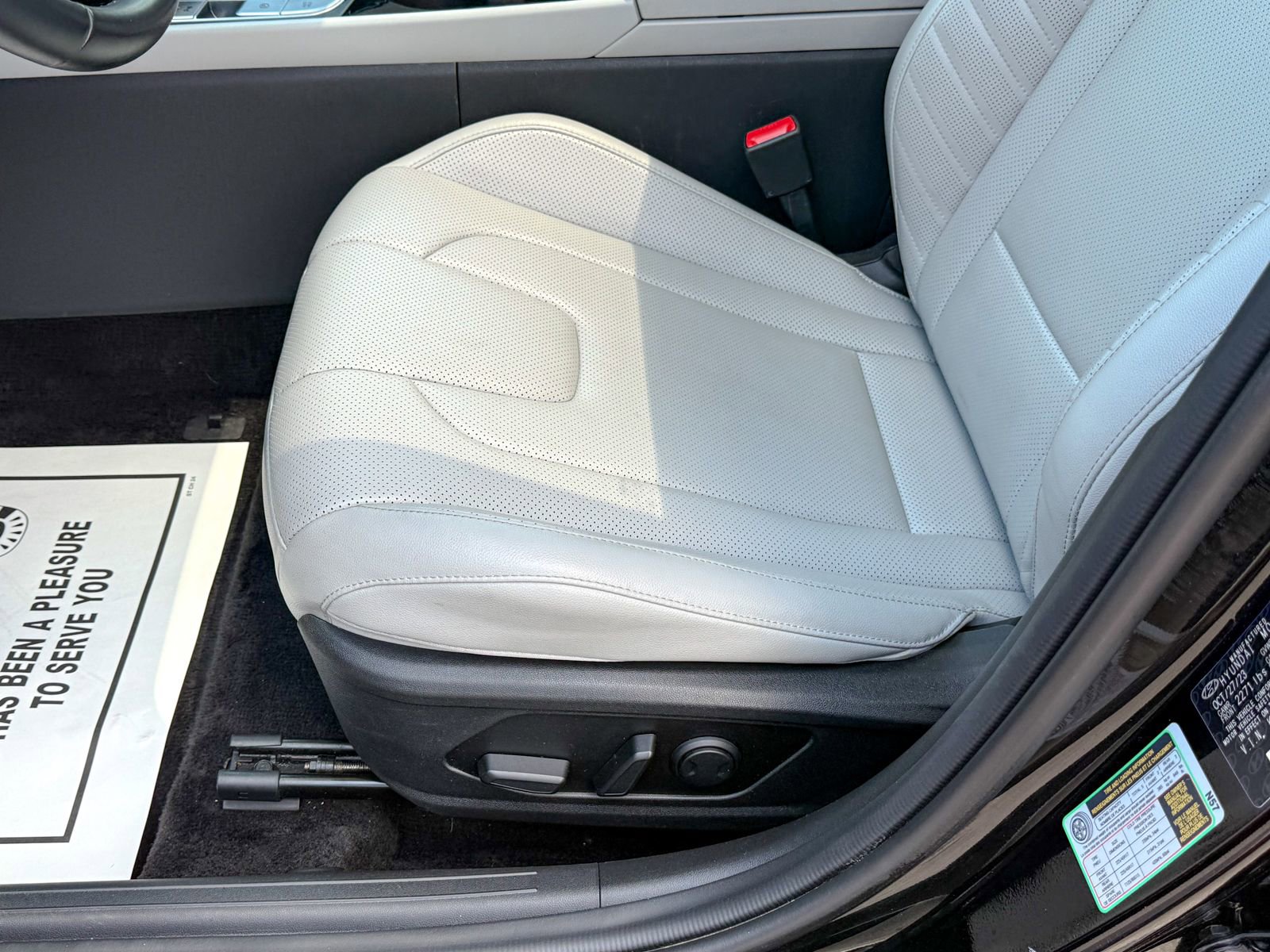 Used 2024 Hyundai Elantra Limited FWD image 19