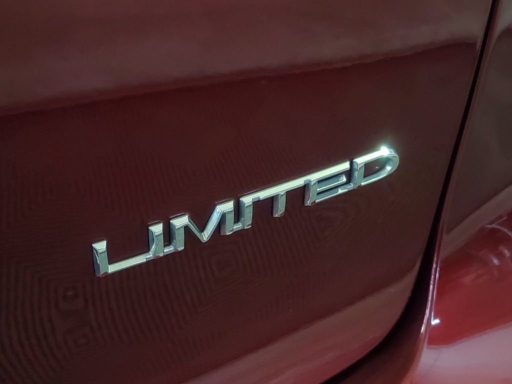 Used 2018 Chrysler Pacifica Limited FWD image 34