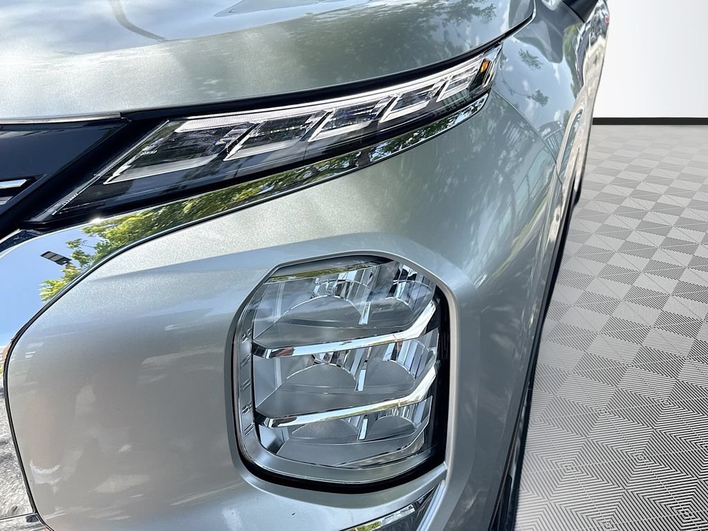 Used 2024 Mitsubishi Outlander ES FWD image 32