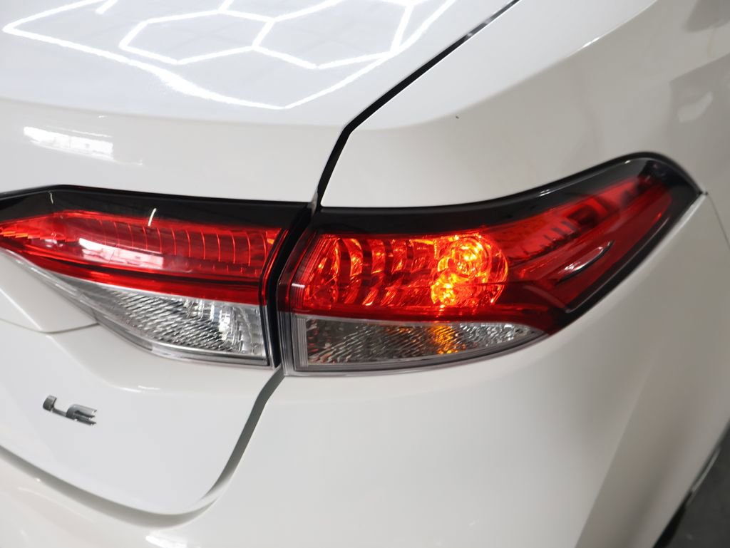 Used 2021 Toyota Corolla LE image 28
