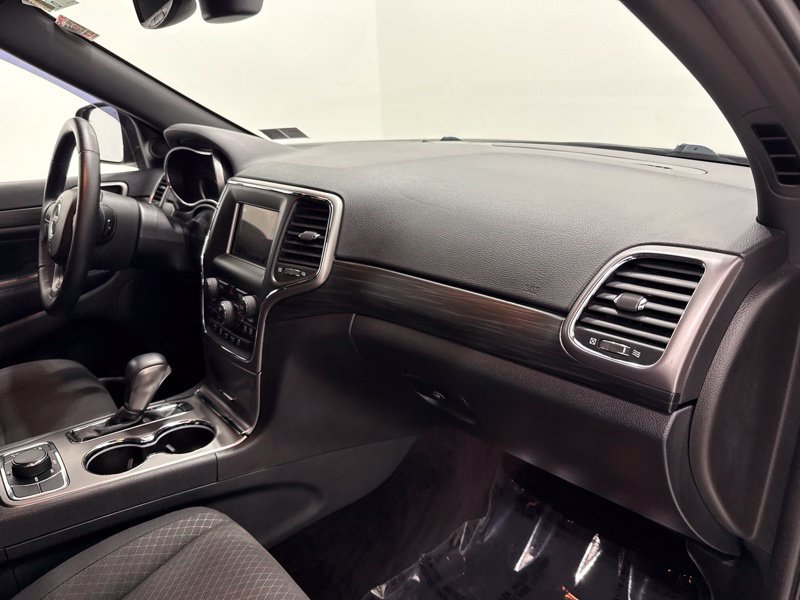 Used 2019 Jeep Grand Cherokee Laredo AWD/4WD image 15
