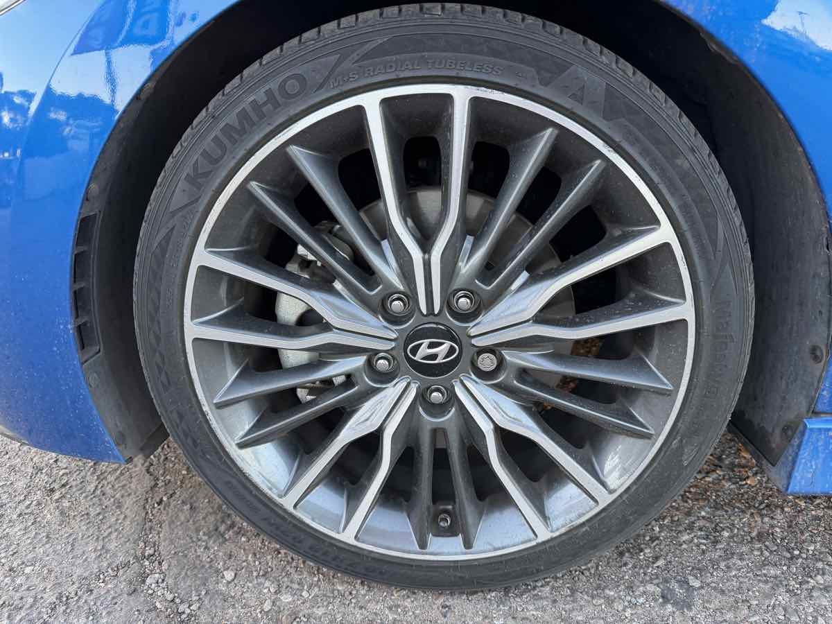 Used 2018 Hyundai Elantra Sport w/ Sport Premium Package 03 FWD image 7