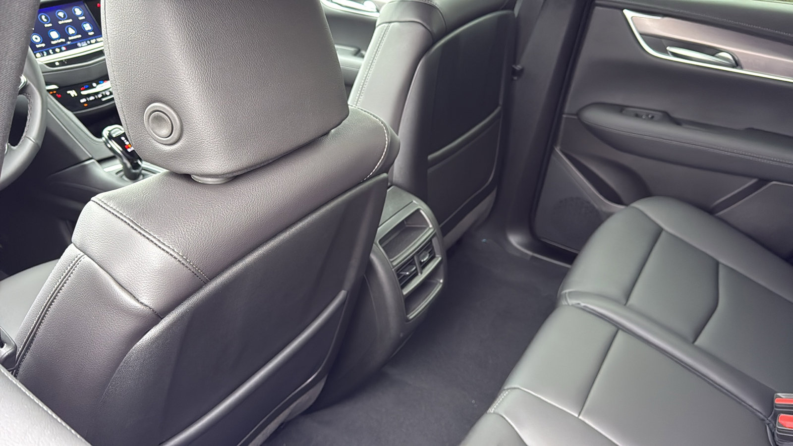 New 2025 Cadillac XT5 Luxury image 30