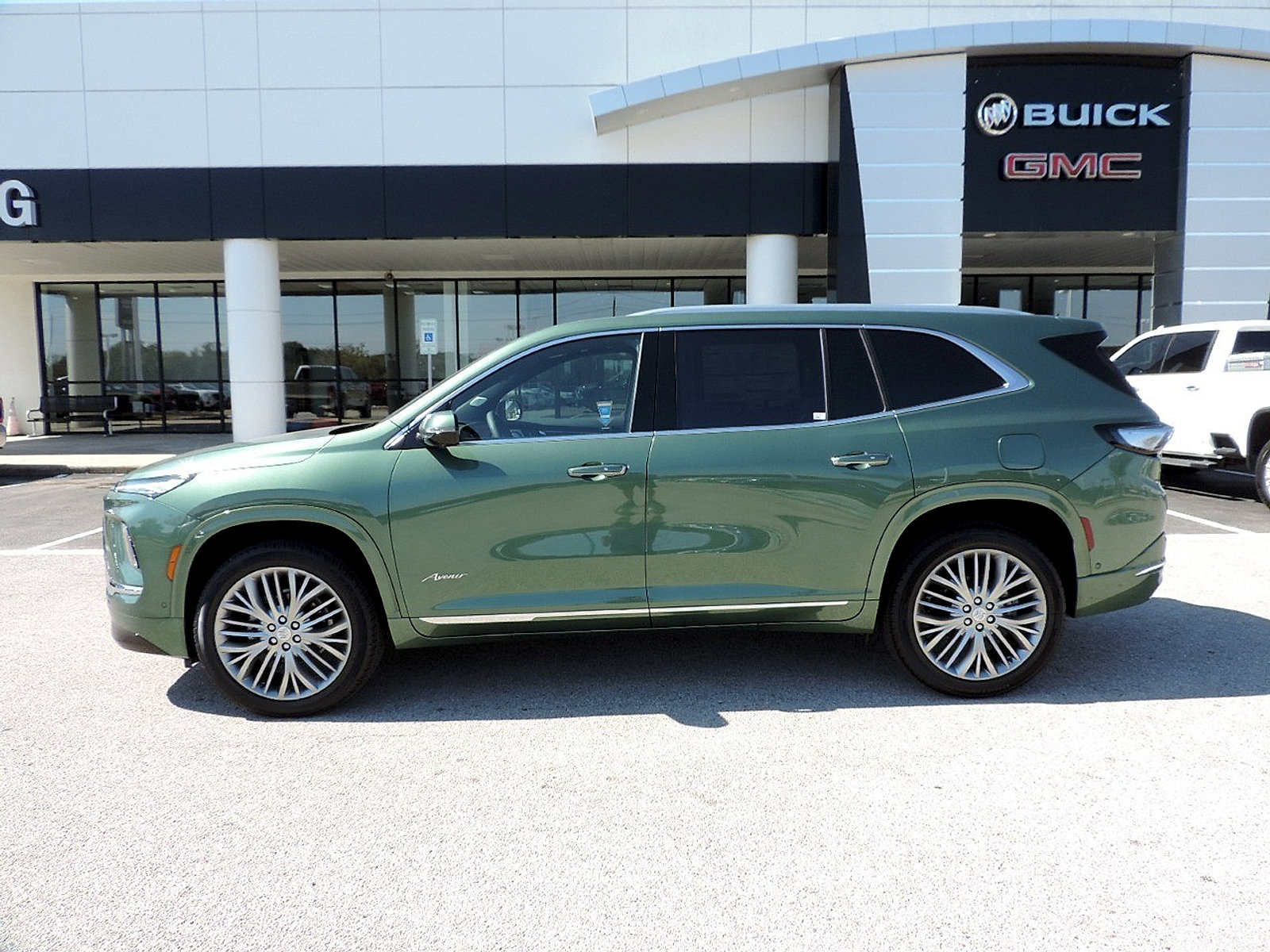 New 2027 Buick Enclave Avenir w/ LPO, Floor Liner Package AWD/4WD image 8