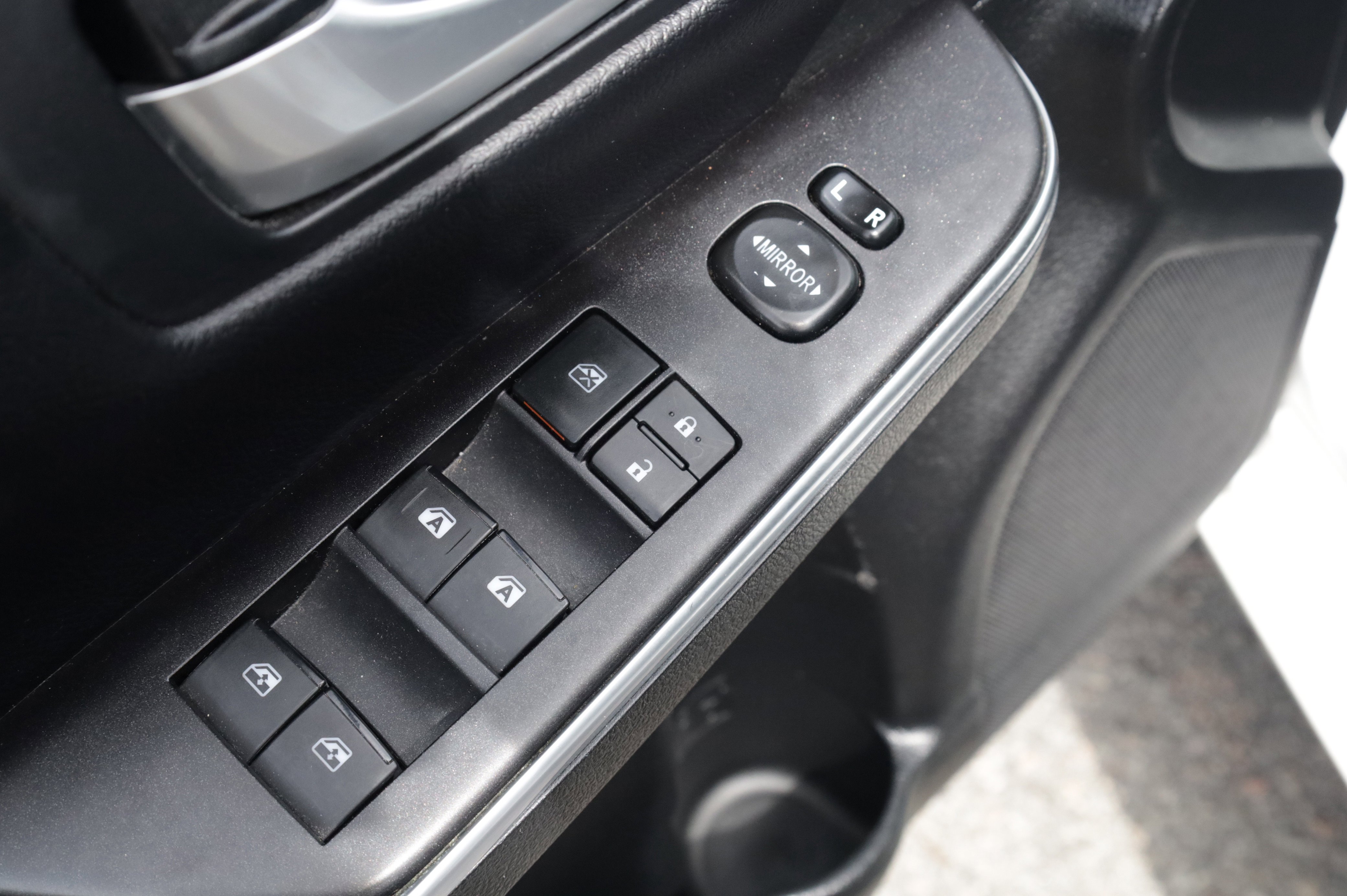 Used 2017 Toyota Camry SE FWD image 25