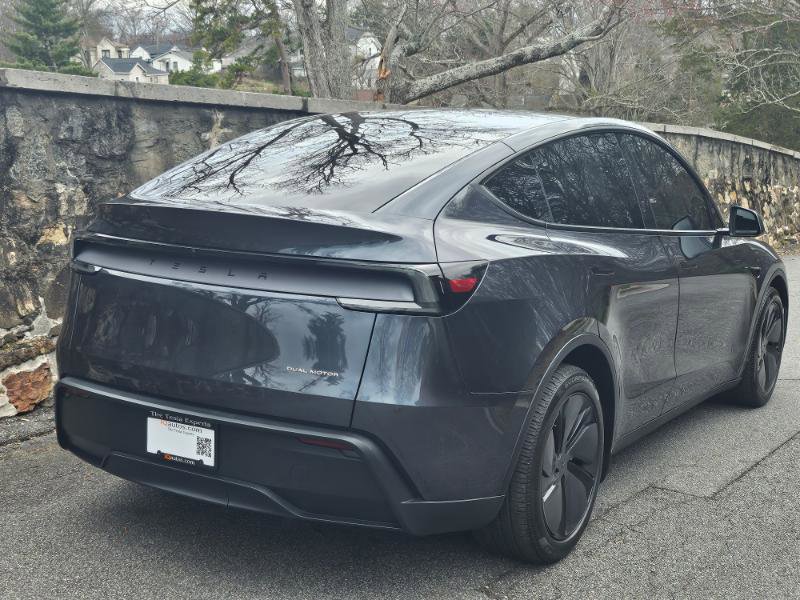 Used 2026 Tesla Model Y Long Range image 11