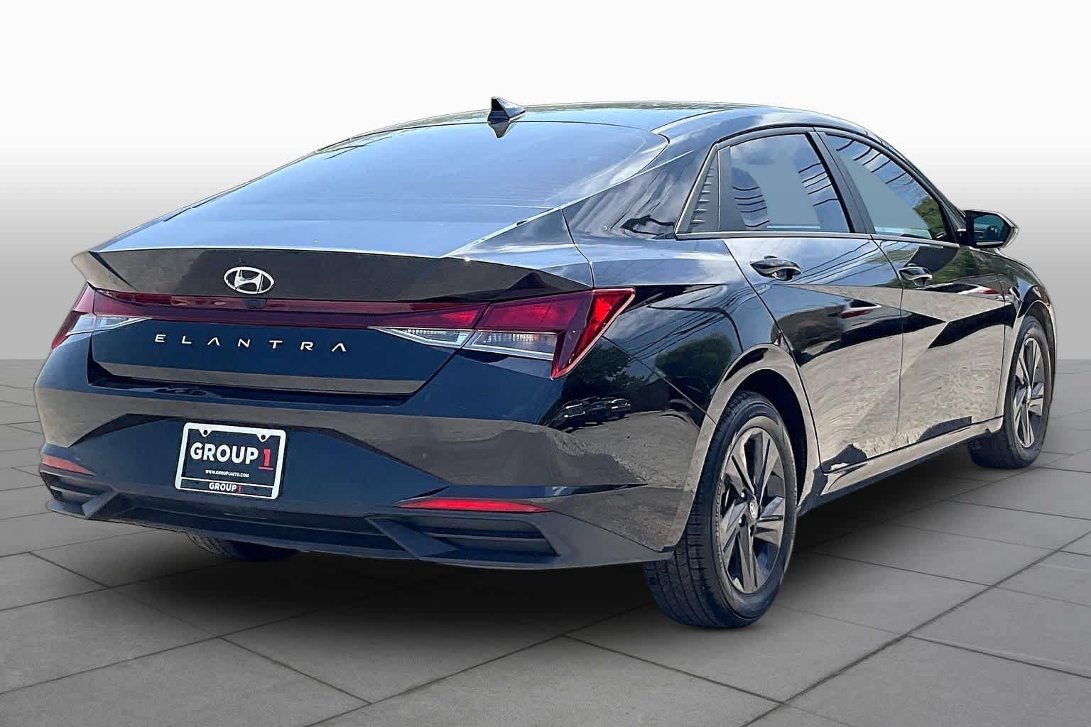 Used 2023 Hyundai Elantra SEL w/ Cargo Package FWD image 13