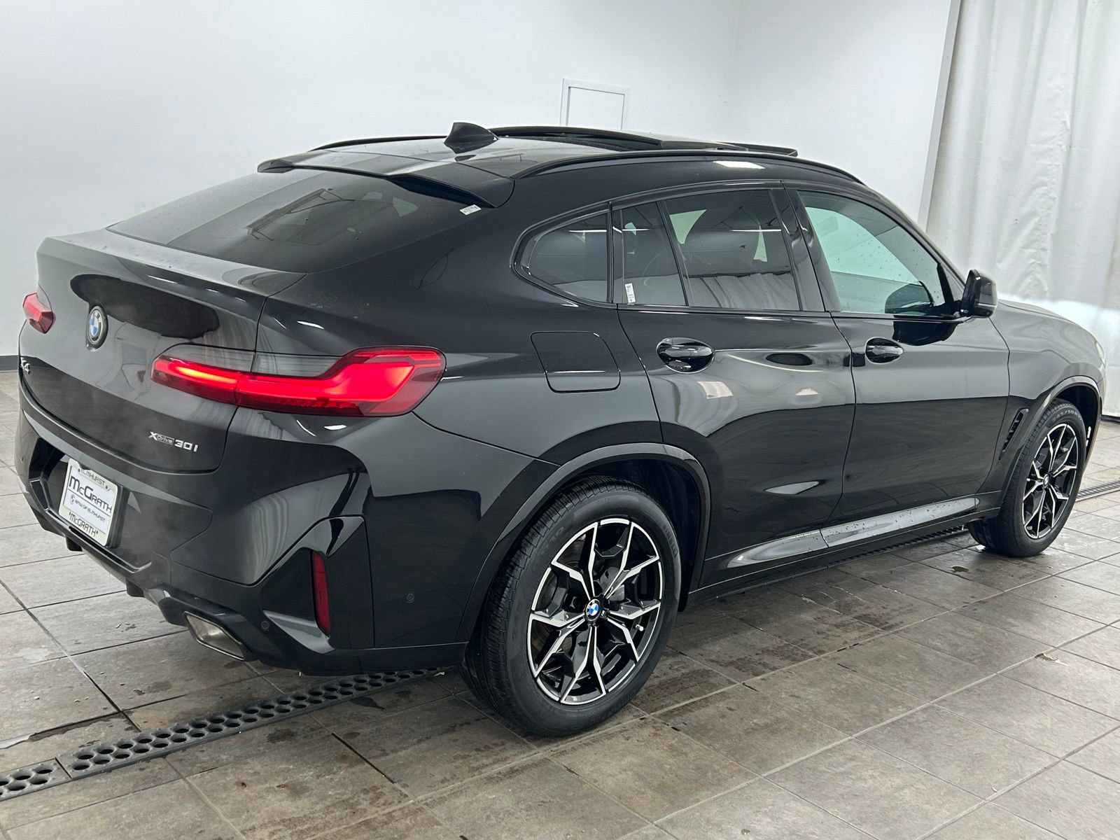 Used 2025 BMW X4 xDrive30i w/ M Sport Package AWD/4WD image 5