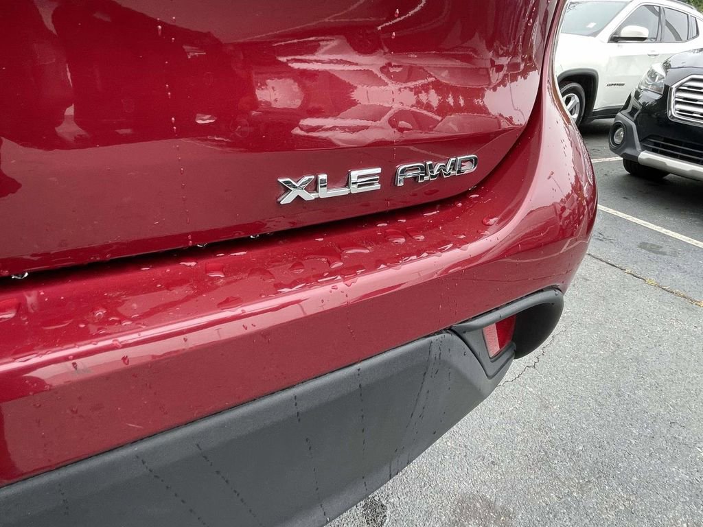 Used 2022 Toyota Highlander XLE AWD/4WD image 17