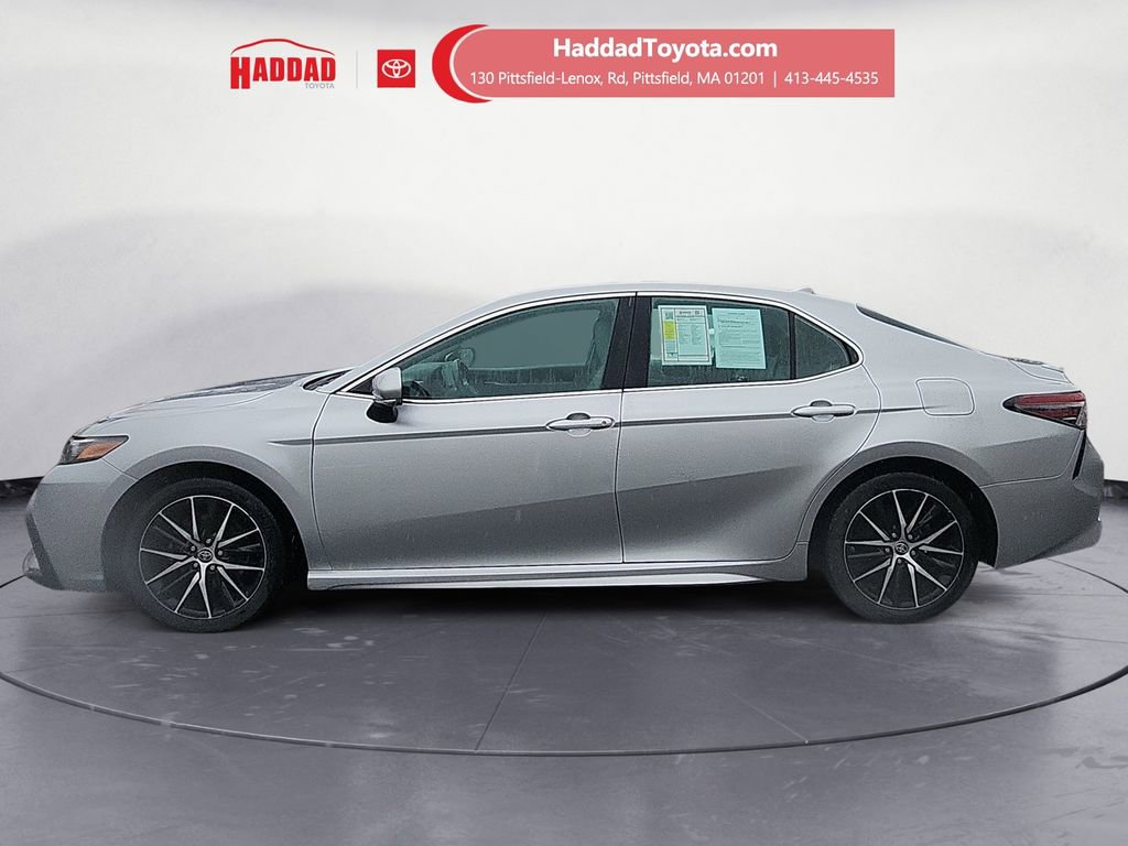 Used 2023 Toyota Camry SE image 2