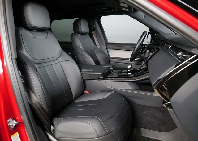 Used 2025 Land Rover Range Rover Sport image 3