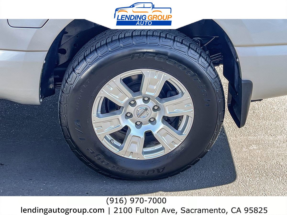 Used 2017 Nissan Titan SV image 10